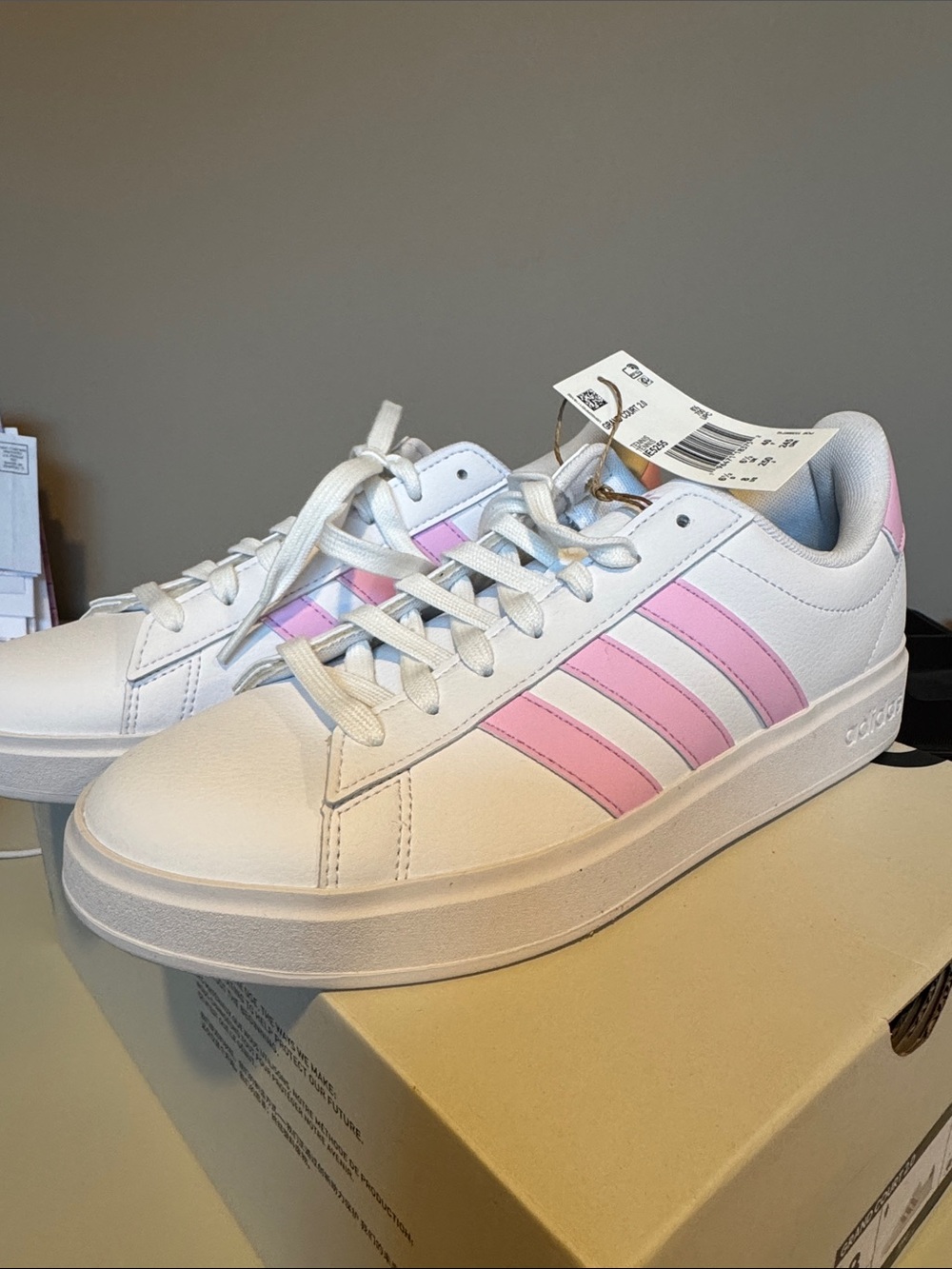 NWT adidas Grand Court 2.0 White Sneakers with Pink Three-Stripes. Size 8